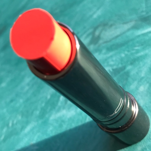 π3/$25π MAC Huggable Lipcolour Fashion Force - Picture 3 of 6